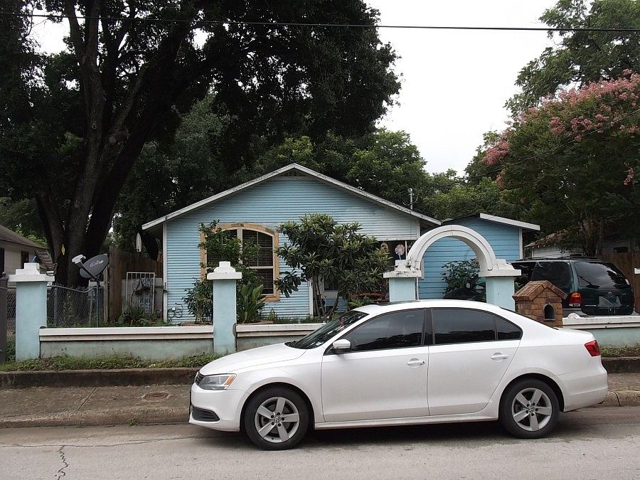 1st image of 411 E Young Ave