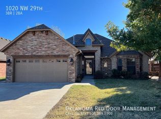 1020 NW 29th St, Moore, OK 73160
