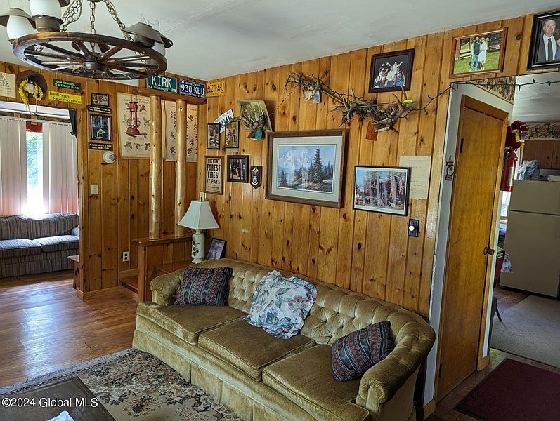 5th image of 123 Hogback Road