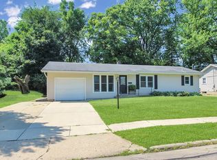 933 W Cleveland St, Freeport, IL 61032