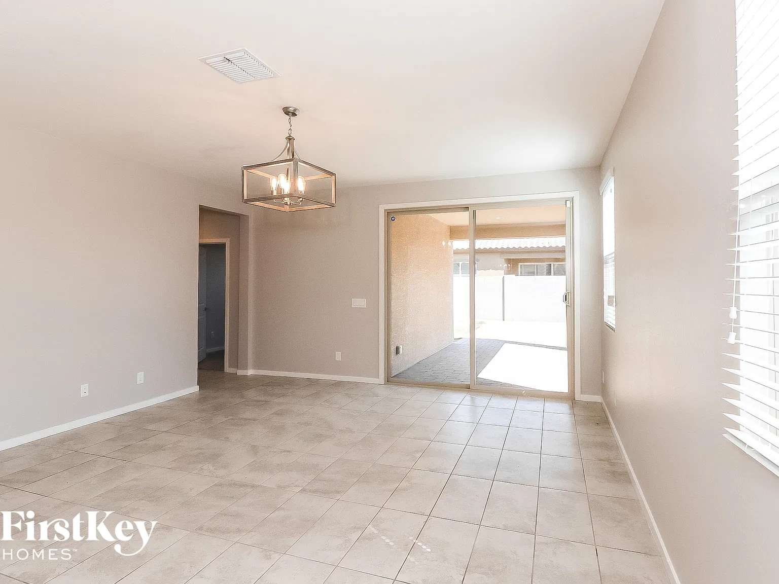 3 bed, 2.0 bath, 2010 sqft, $2,415 — Photo 4