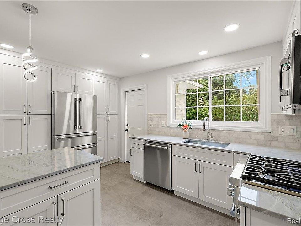 330 N Cranbrook Cross Rd, photo 29