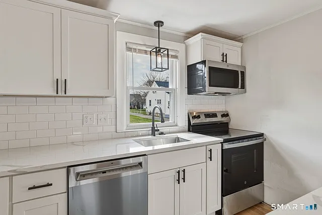 140 Camp Ave — Photo 5