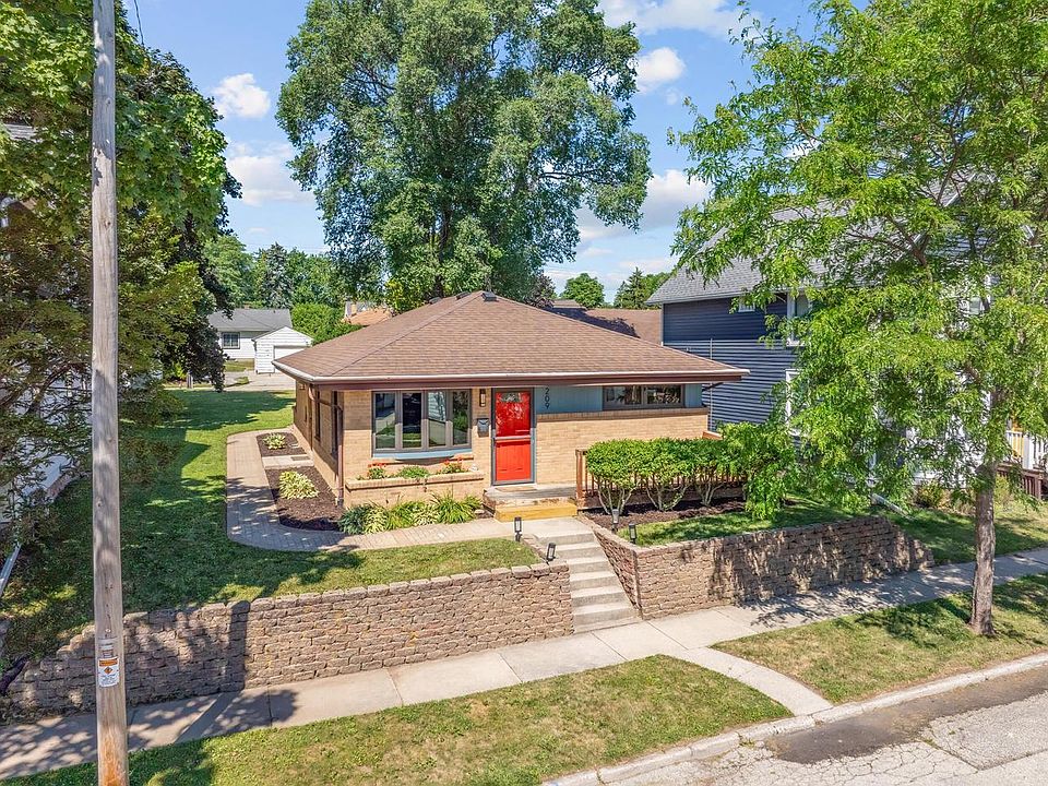 1st image of 209 S Garfield AVENUE