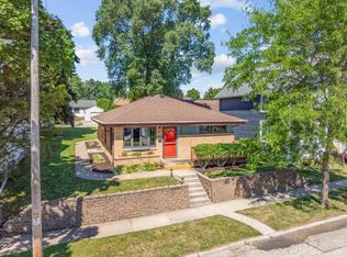 209 S Garfield AVENUE, Port Washington, WI 53074