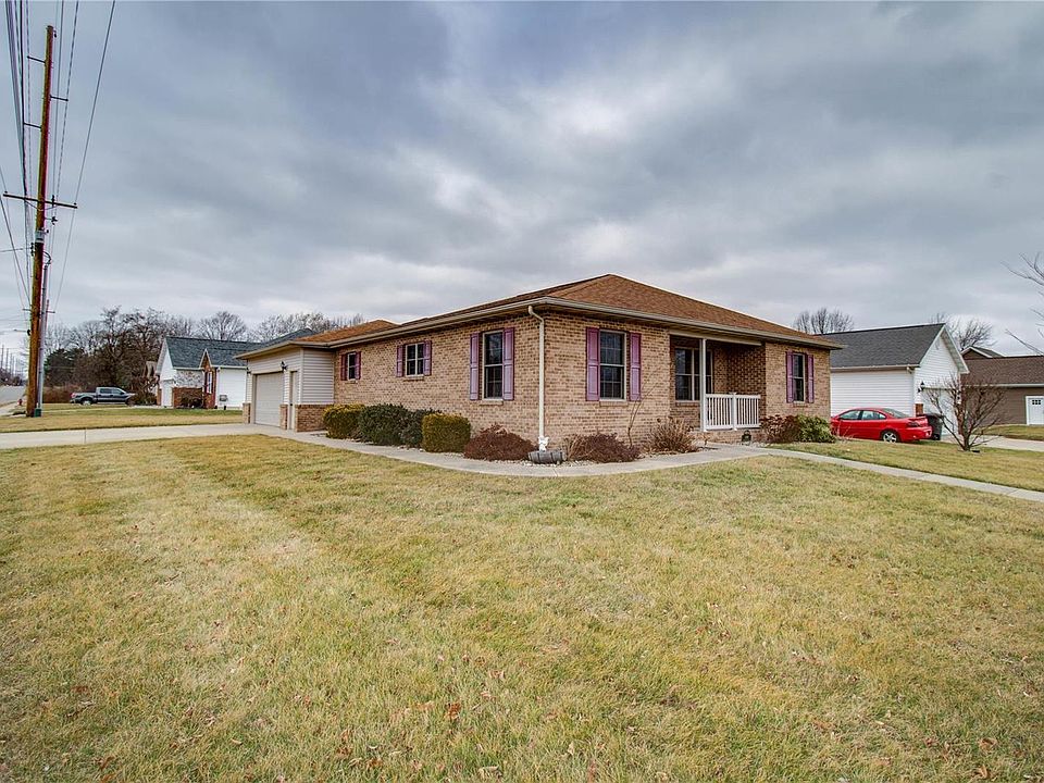 100 N June St, Jerseyville, IL 62052 | Zillow