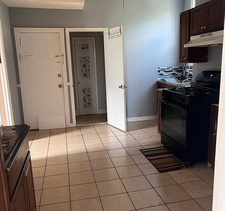 1st image of 563 Hunterdon St Floor 2