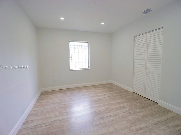 3rd image of 820 NW 33rd Ter