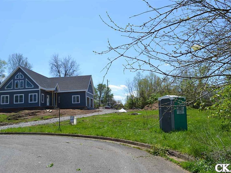 2nd image of 105 Colonial Way