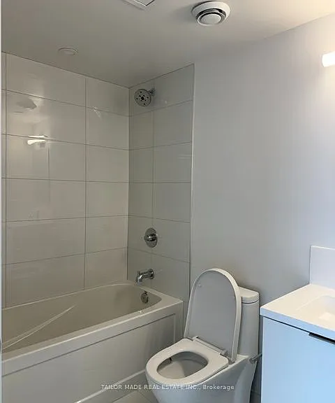 238 Simcoe St #1802 — Photo 7