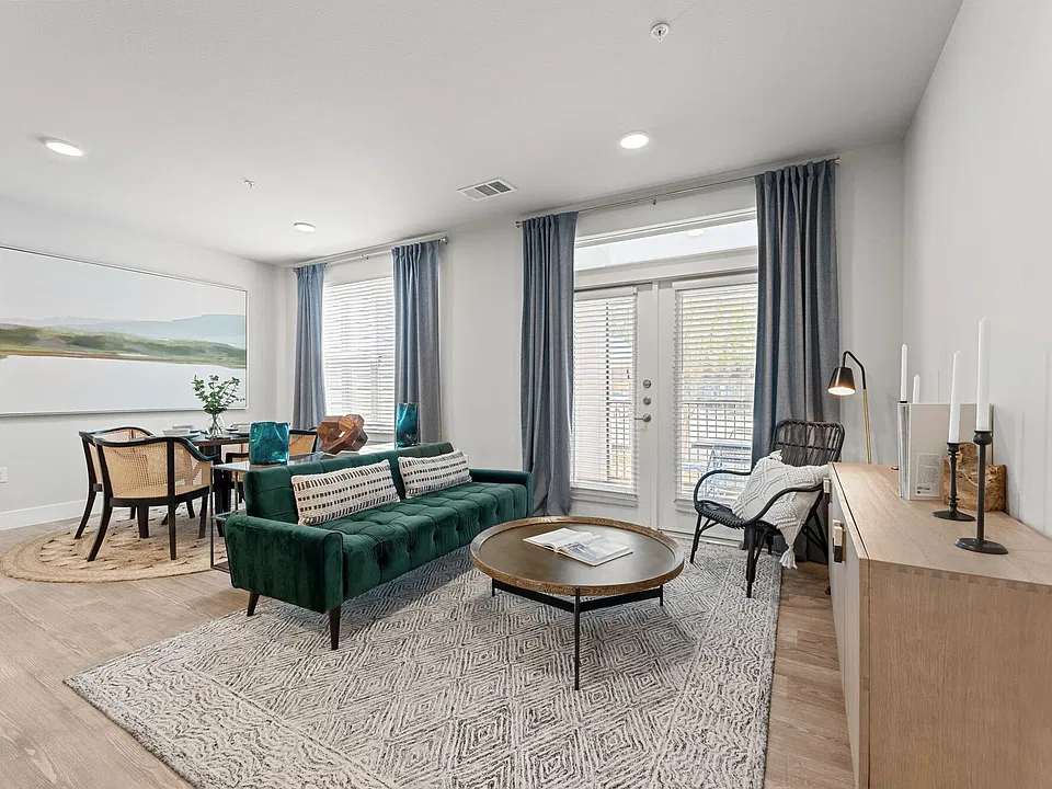 1BD, 1BA - 824SF - Living Room and Dining Area