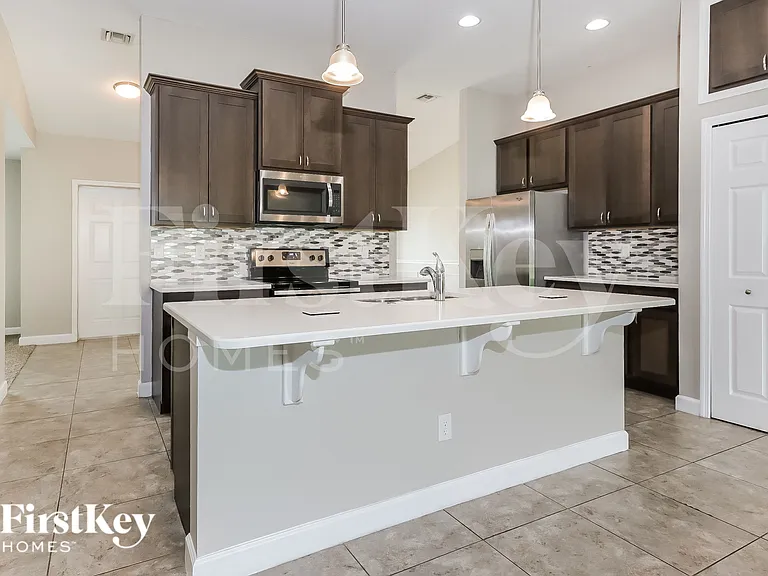 1061 SW Dubois Ave — Photo 6