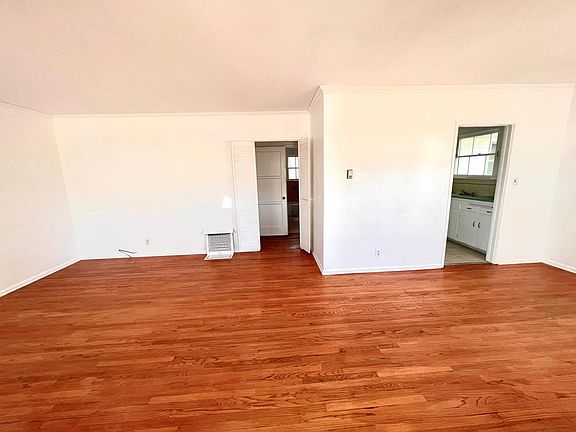2nd image of 5549 Vantage Ave