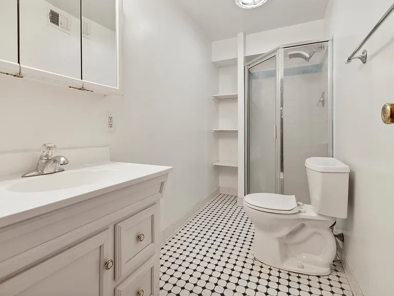 147 Conarroe St — Photo 11