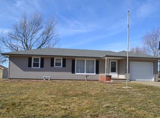 400 Clinton Dr, Gower, MO 64454