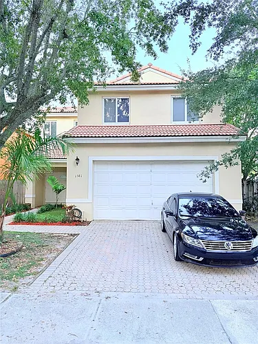 1581 SW 106th Ave Photo 1