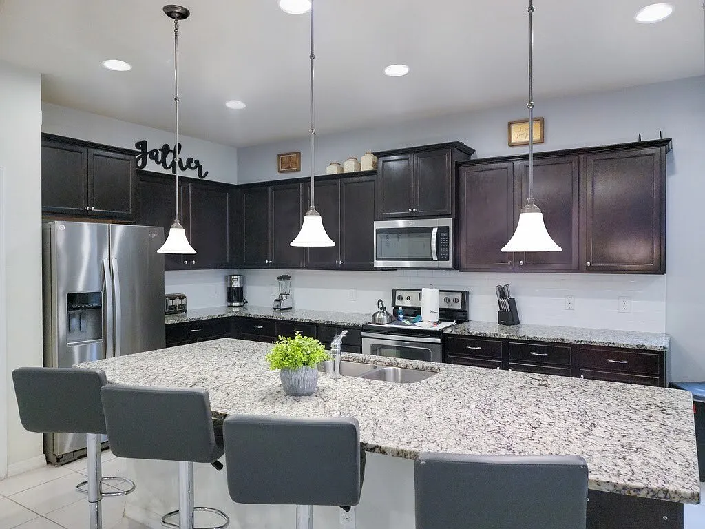 8 bed, $7,000 — Photo 2