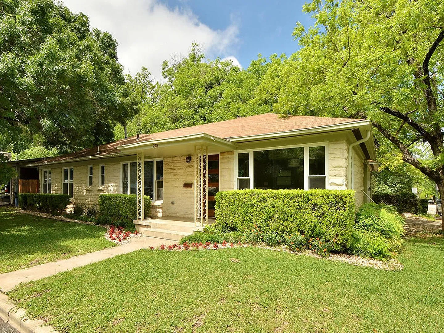 2914 Hampton Rd — Photo 2