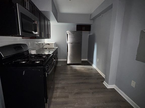 2nd image of 1084 Kennedy Blvd #Ll