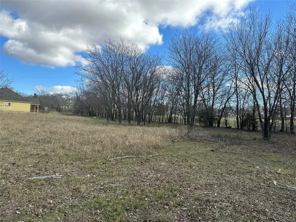 3 E Meadows St, Saint Jo, TX 76265