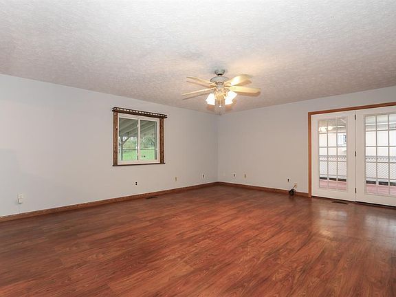4th image of 30 Dorsey Dr