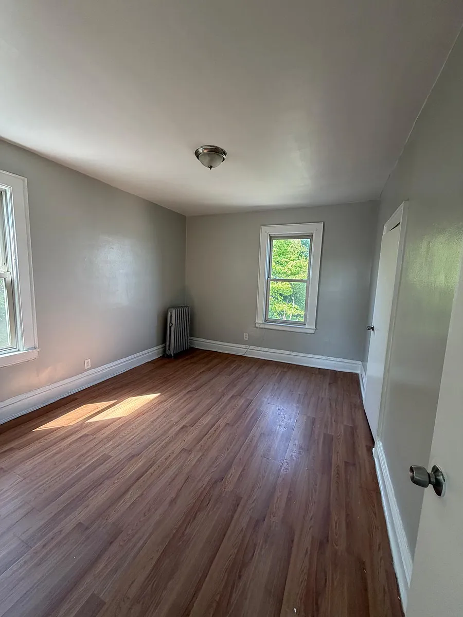 Building Photo - 1311 Clinton Ave #311