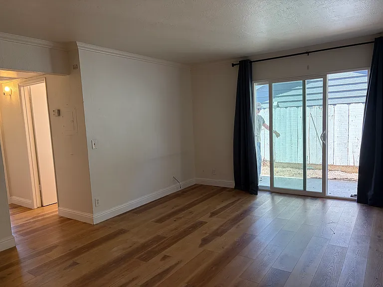 847 Rose Ave #12 — Photo 7