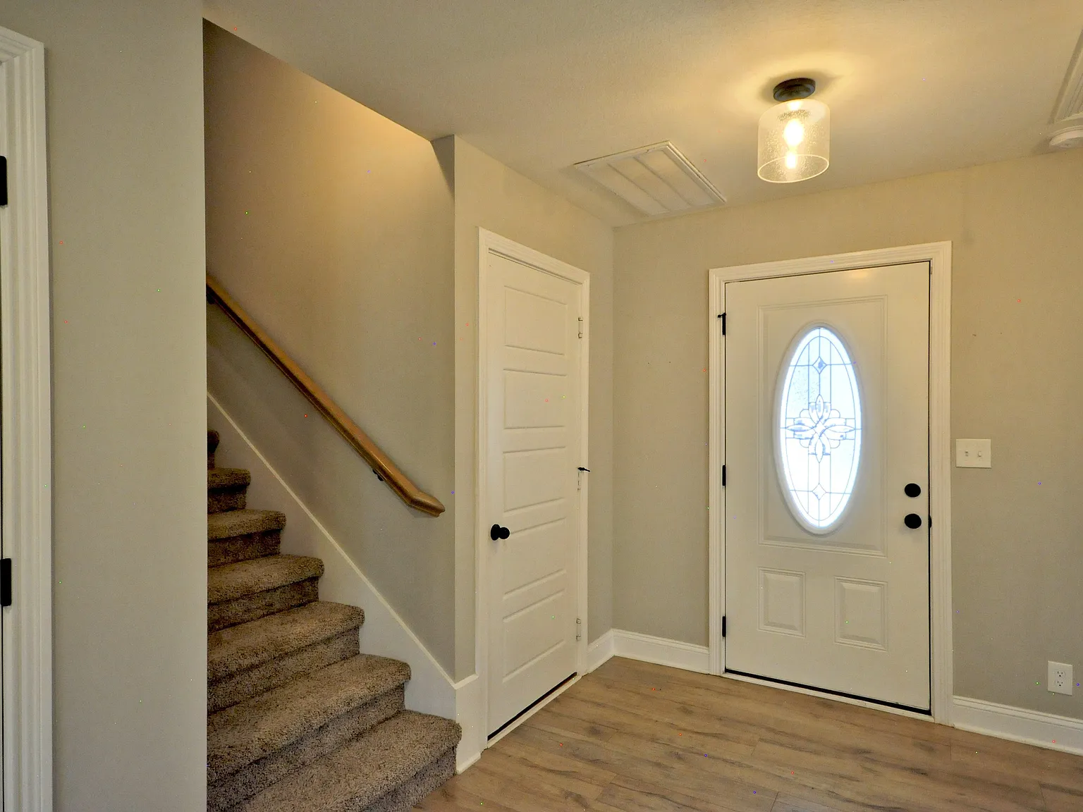 4 bed, 2.5 bath, 2057 sqft, $2,200 — Photo 3