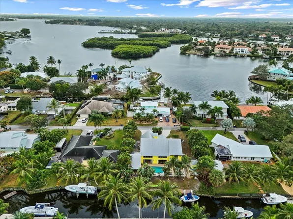 9363 SE Cove Point Street, Tequesta, FL 33469