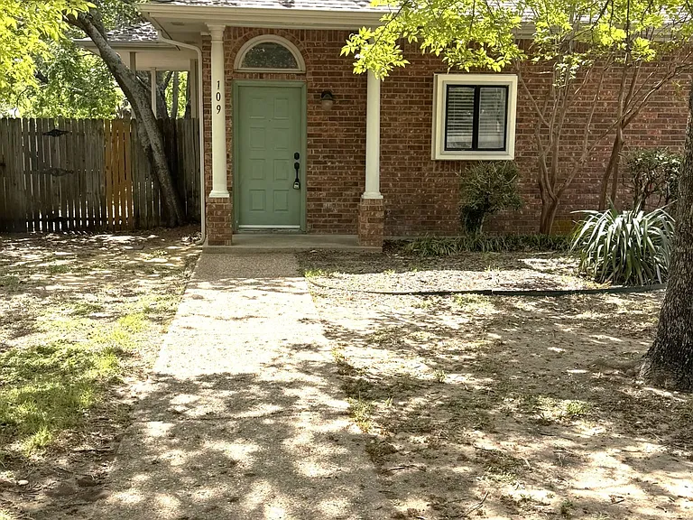 109 Misty Ct — Photo 1