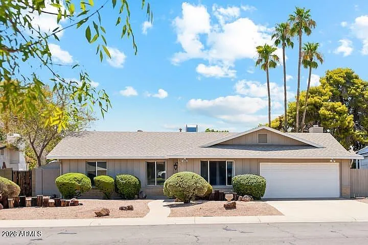 3 bed, 2.0 bath, 1722 sqft, $2,495 — Photo 2