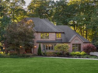 31177 Huntington Woods Pkwy, Bay Village, OH
