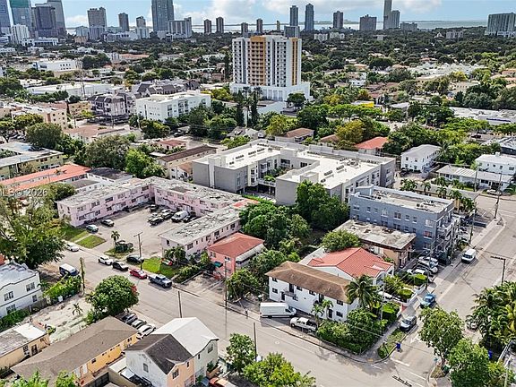 3rd image of 984 SW 6th St