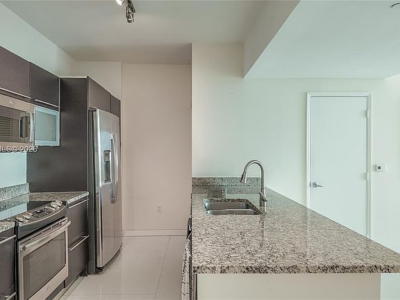 4th image of 951 Brickell Ave APT 1206