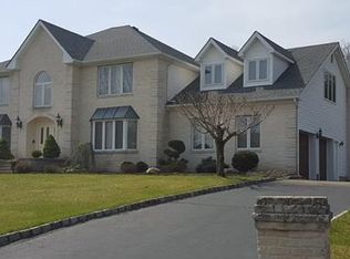 6 Louis Ct, Edison, NJ 08820