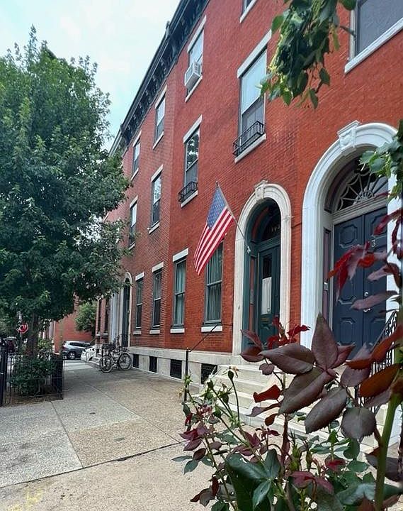 1st image of 1935 Mount Vernon St Floor 2