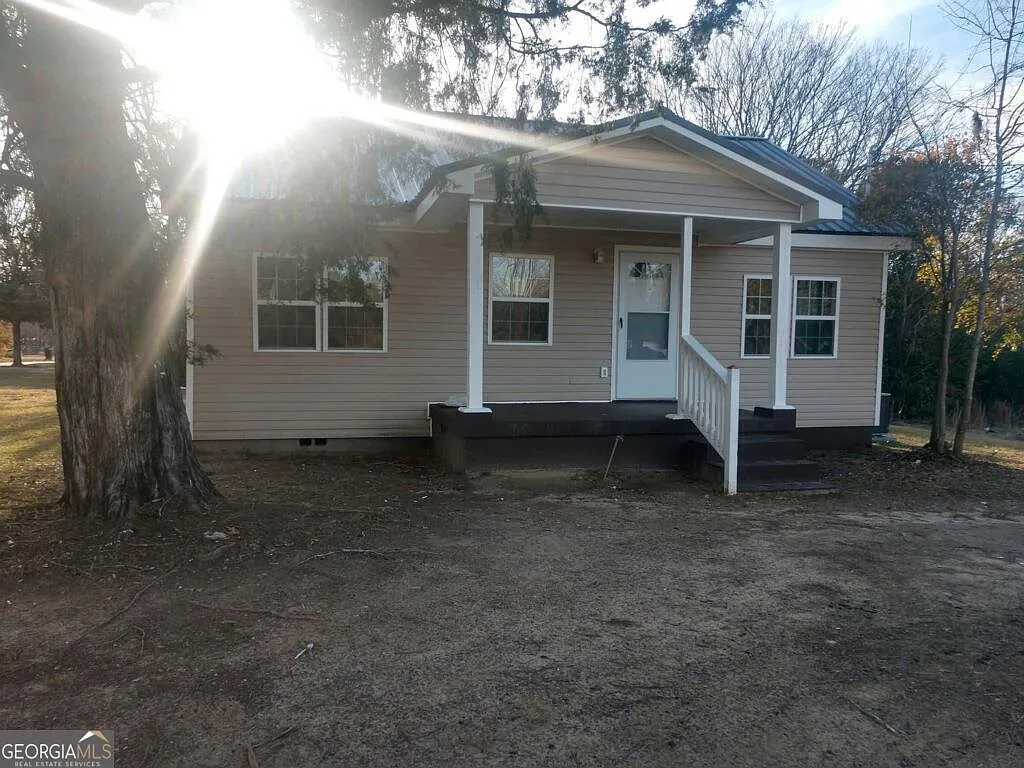 3 bed, 1.0 bath, $895 — Photo 3