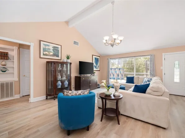 302 Forest Hills Dr, League City, TX 77573