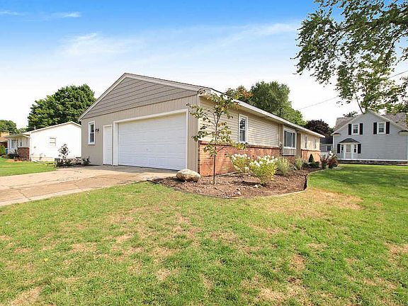 4th image of 7926 Cottonwood Dr