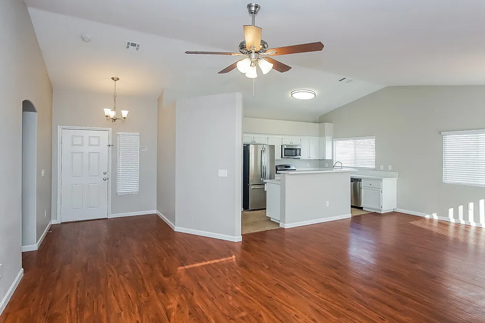 3 bed, 2.0 bath, 1431 sqft, $2,195 — Photo 4
