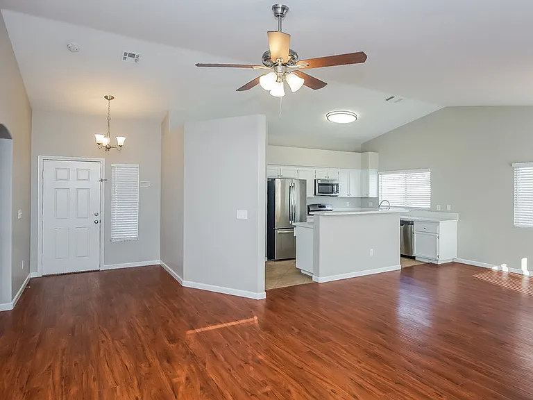 718 Saratoga Springs St — Photo 4