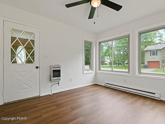 3rd image of 224 Greenbriar Cir