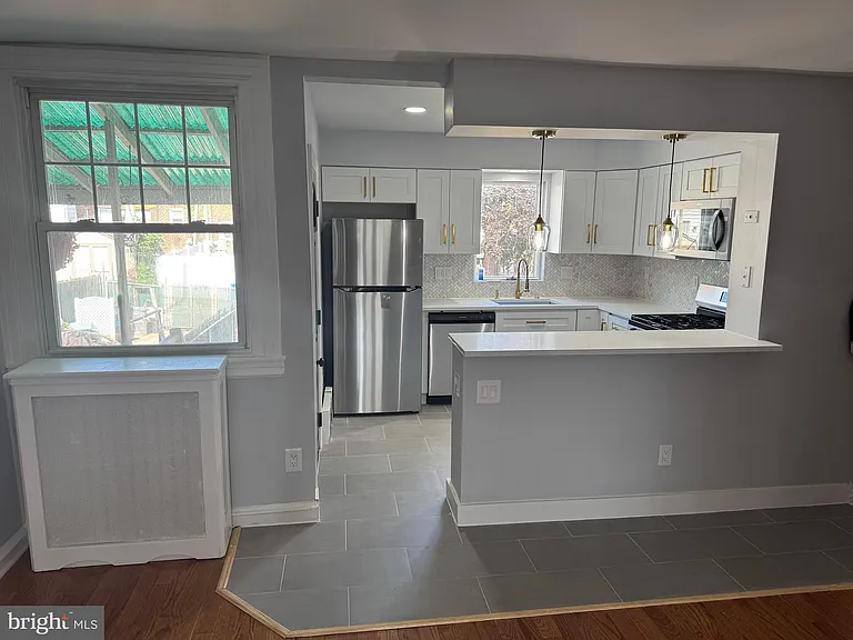 126 N Madison Ave — Photo 6