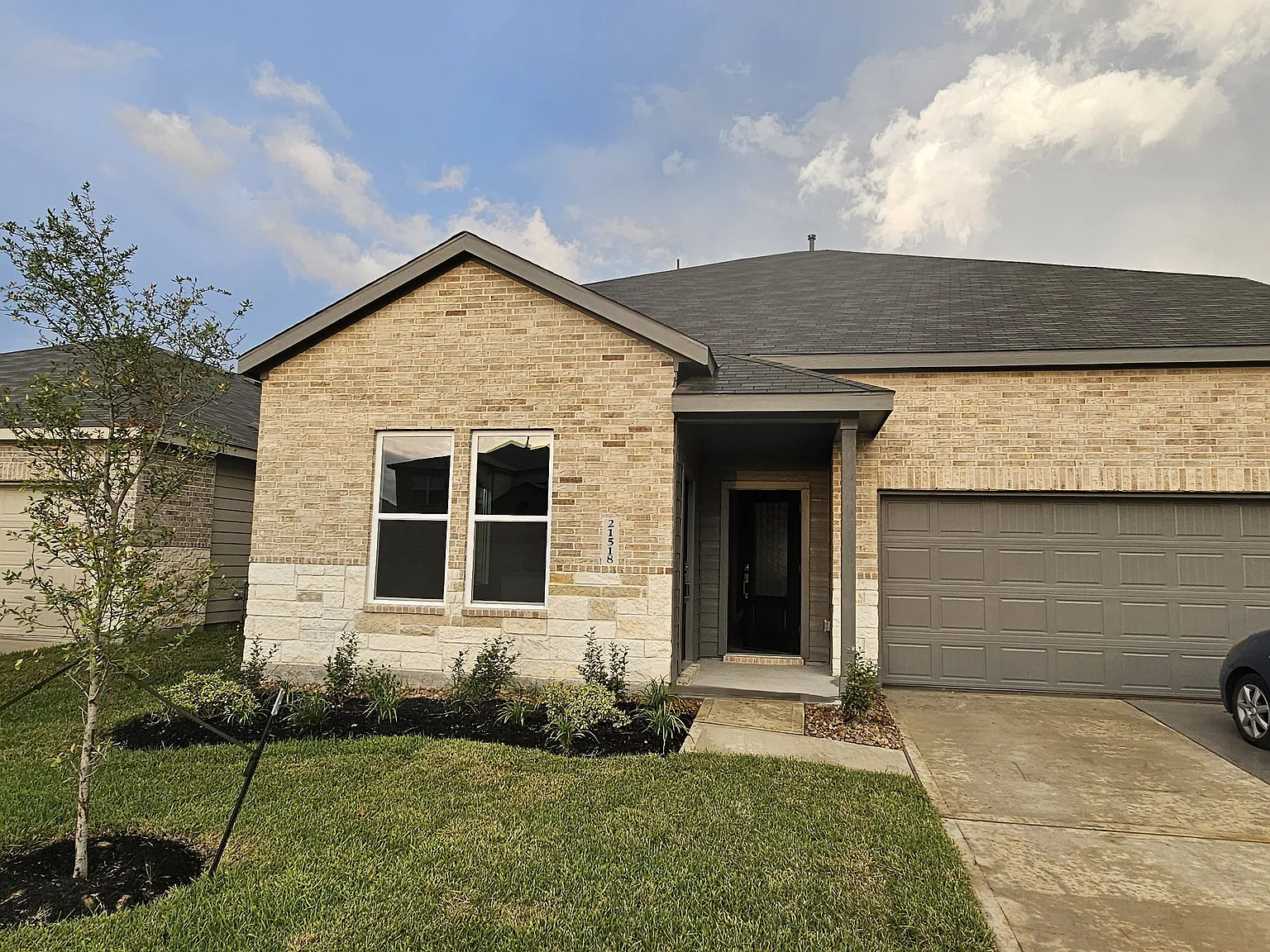 5 bed, 3200 sqft, $2,800 — Photo 1