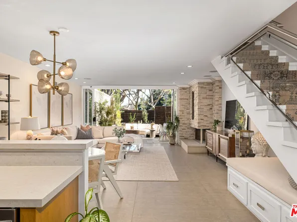 253 S Barrington Ave #D5, Los Angeles, CA 90049