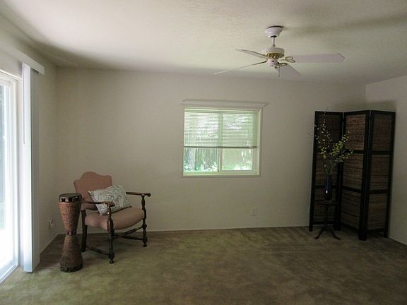 5th image of 4933 Sandra Ln NE