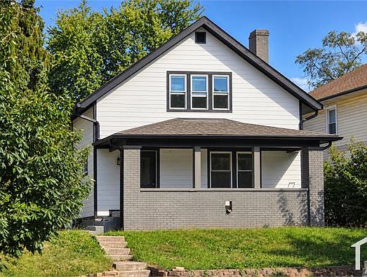 2nd image of 2215 E Riverside Dr
