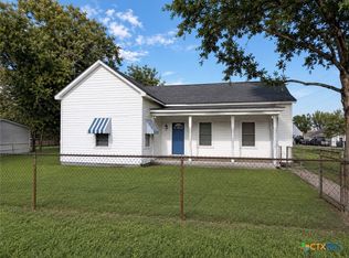 312 Willow Ave, Luling, TX 78648