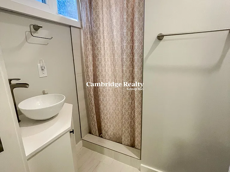 77 Thorndike St #2A — Photo 3