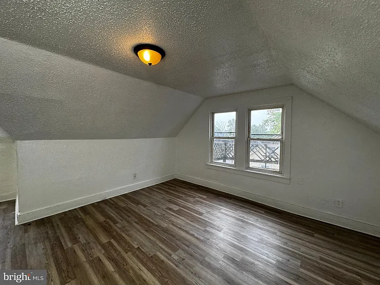 323 Vine St E #B — Photo 23
